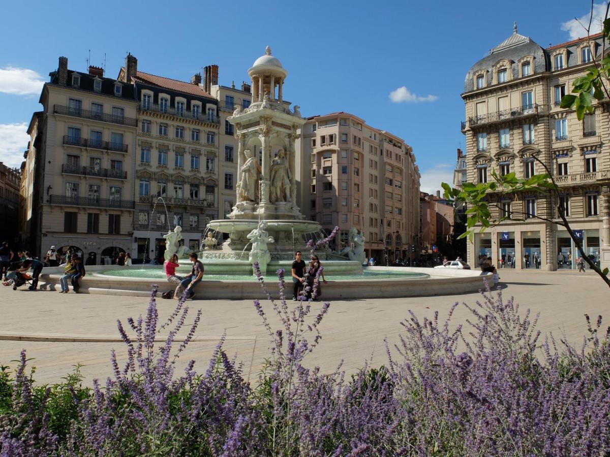 Jolie Chambre A Louer - Vue Imprenable Лион Екстериор снимка